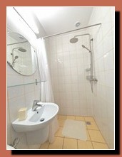 Łazienka pokoju dwosobowego Łazienka pokoju dwuosobowego